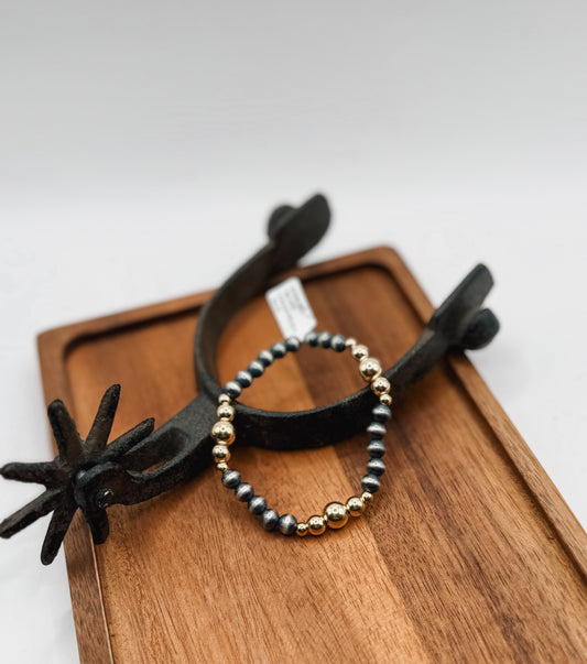 The Riggin Pearl Stretch Bracelet